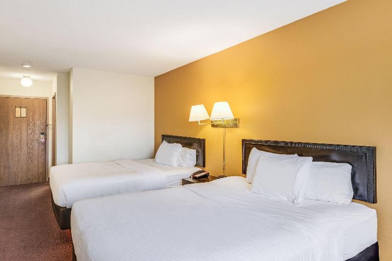 Oyo Hotel Whitehall Mi image