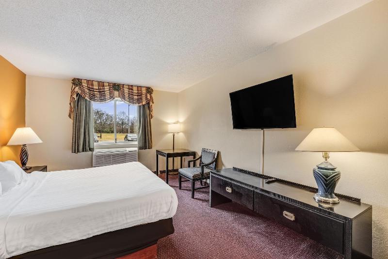 Oyo Hotel Whitehall Mi image