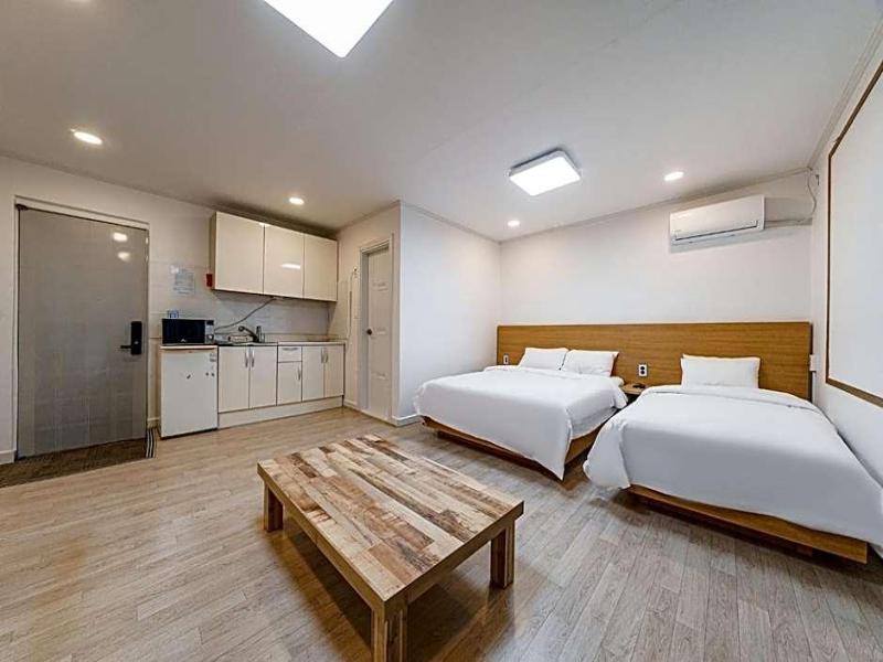 Green Resortel image