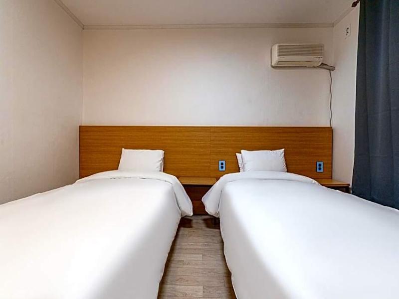 Green Resortel image