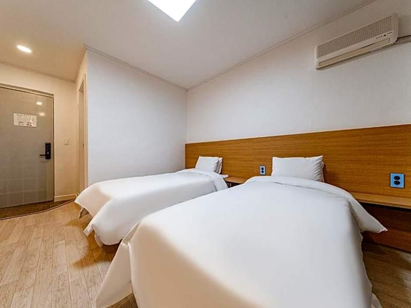 Green Resortel image