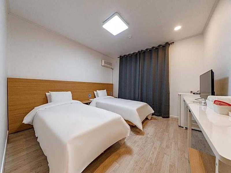 Green Resortel image
