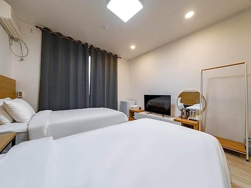 Green Resortel image