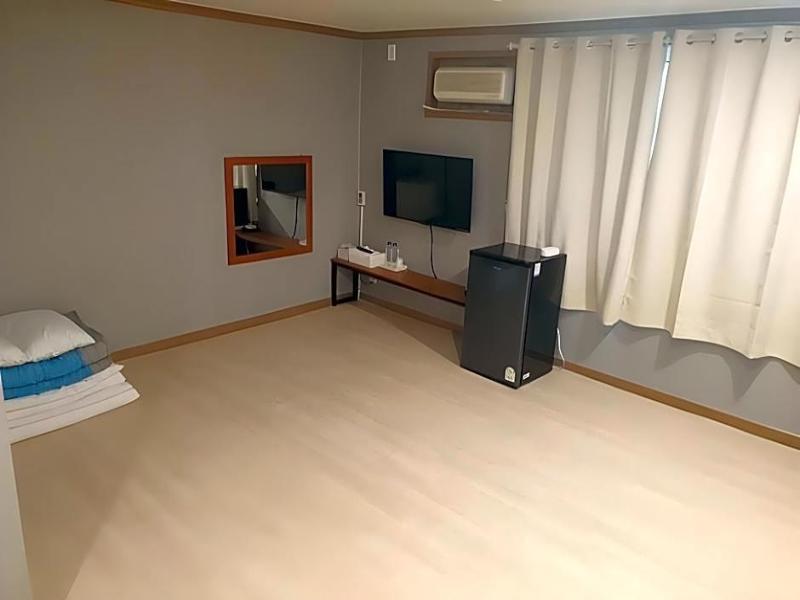 Green Resortel image
