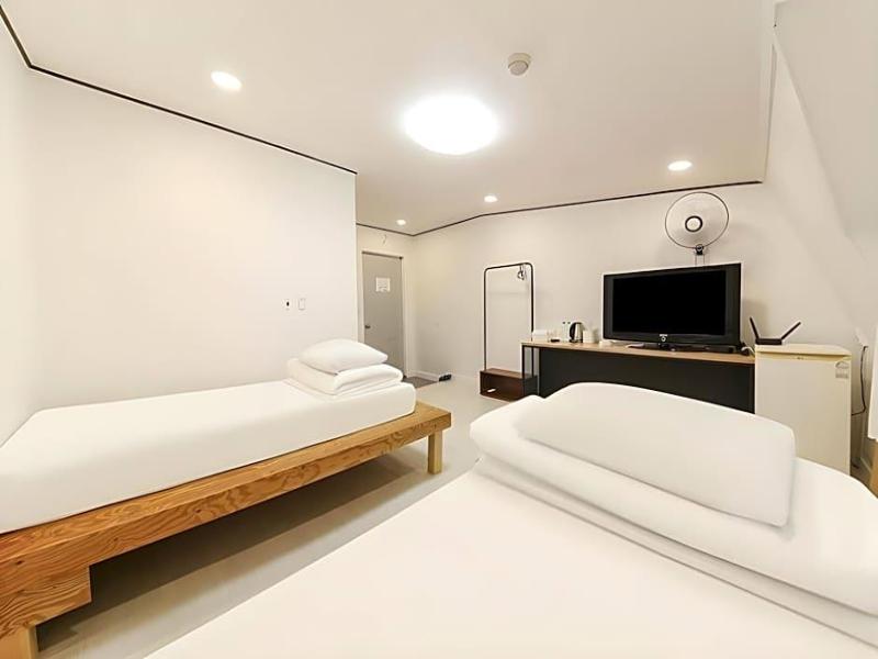 Green Resortel image
