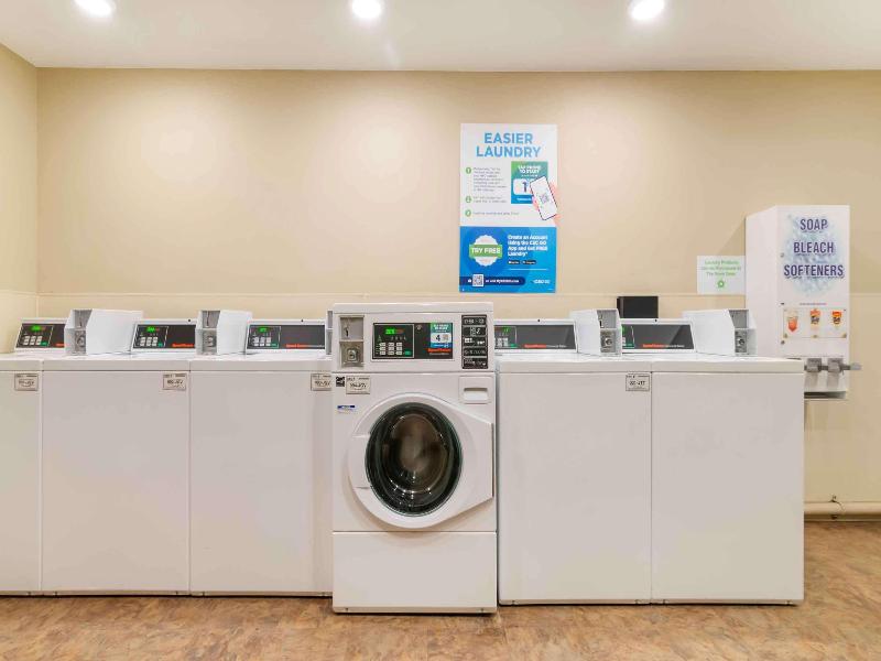 Woodspring Suites Kansas City Stadium image