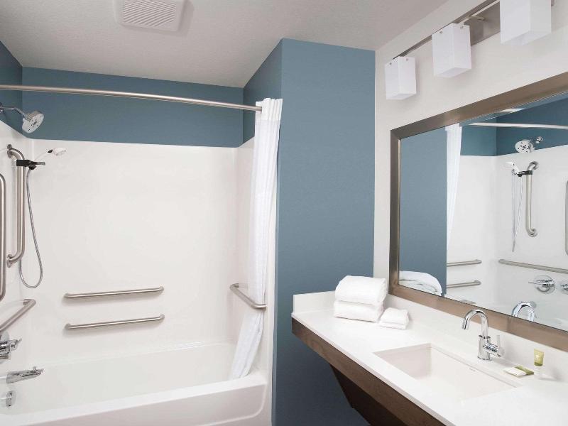 Woodspring Suites Kansas City Stadium image