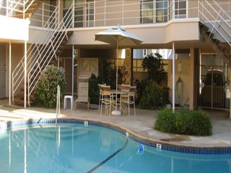 La Jolla Riviera Inn image