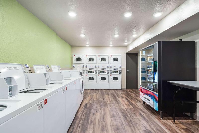 Woodspring Suites Davenport Fl image