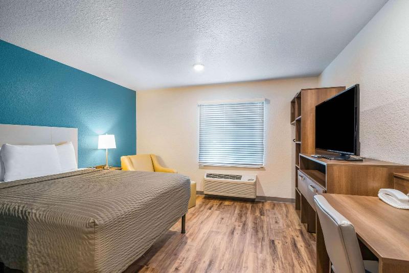 Woodspring Suites Davenport Fl image