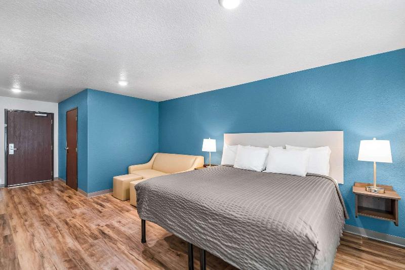 Woodspring Suites Davenport Fl image