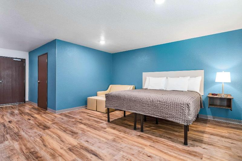 Woodspring Suites Davenport Fl image