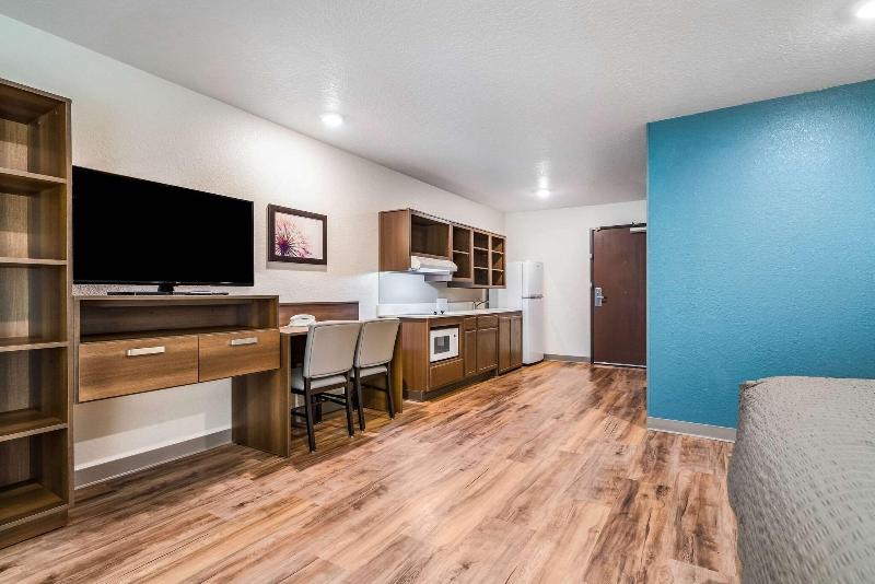 Woodspring Suites Davenport Fl image