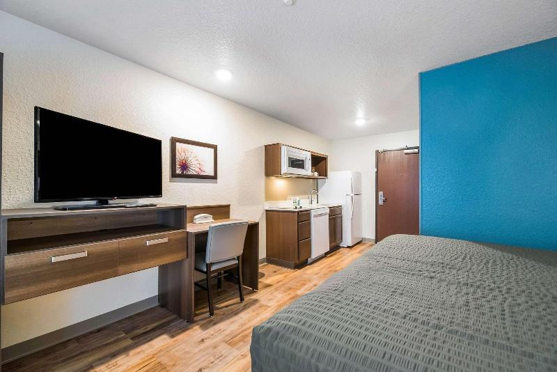 Woodspring Suites Davenport Fl image
