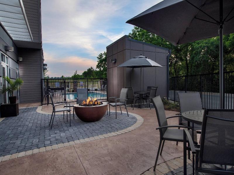 Fairfield Inn & Suites by Marriott Knoxville Lenoi