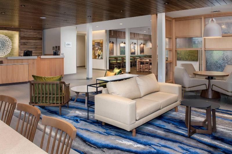 Fairfield Inn & Suites by Marriott Knoxville Lenoi image