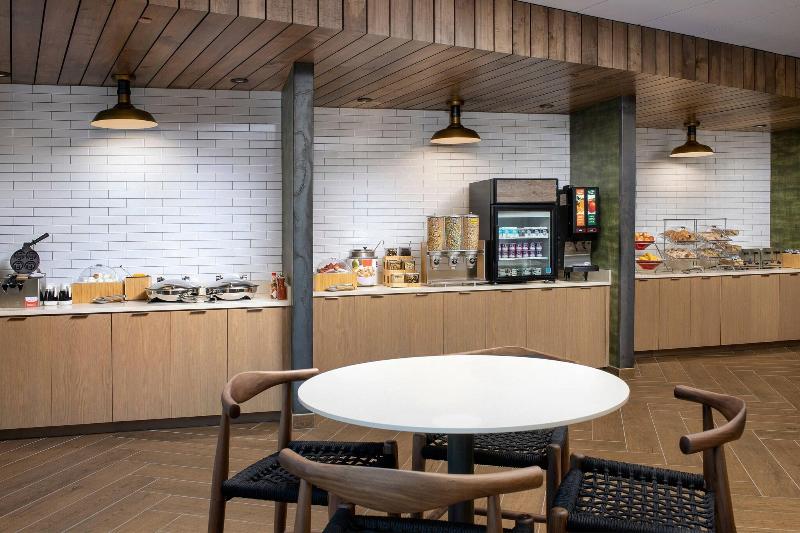 Fairfield Inn & Suites by Marriott Knoxville Lenoi image