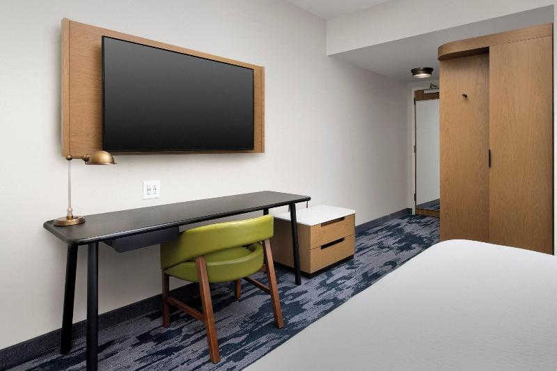 Fairfield Inn & Suites by Marriott Knoxville Lenoi image