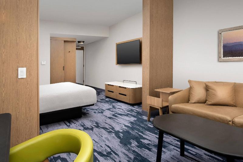 Fairfield Inn & Suites by Marriott Knoxville Lenoi image