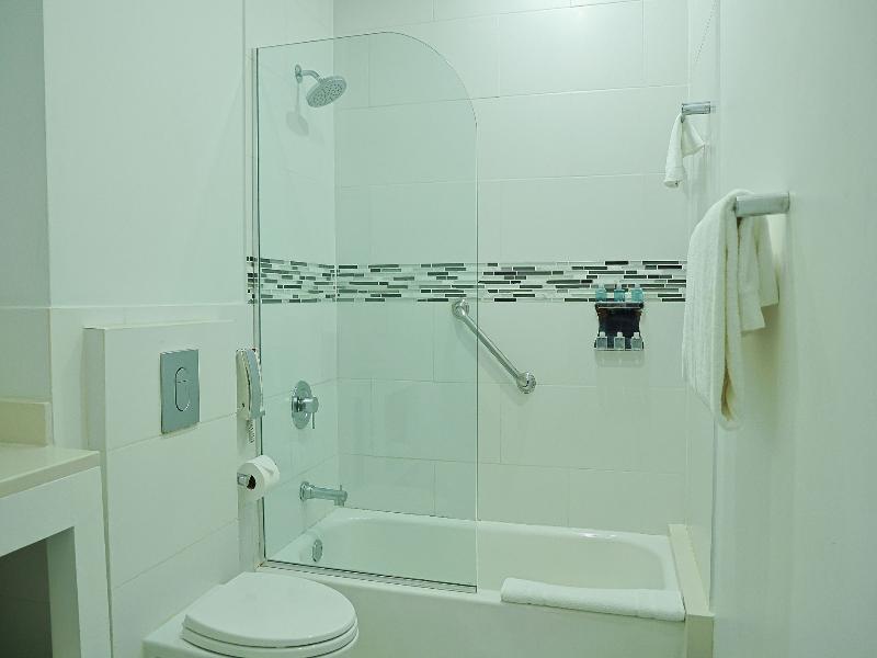 R Hotel Kingston image