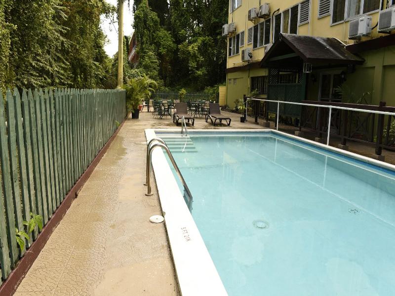 Pineapple Court Hotel image