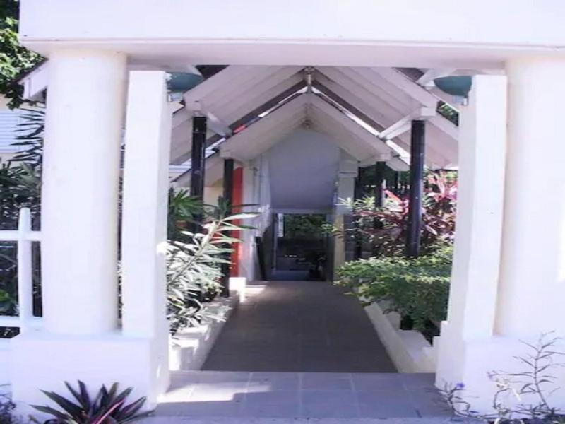 Pineapple Court Hotel image