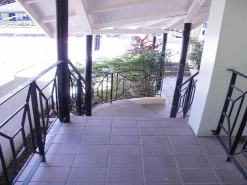 Pineapple Court Hotel image