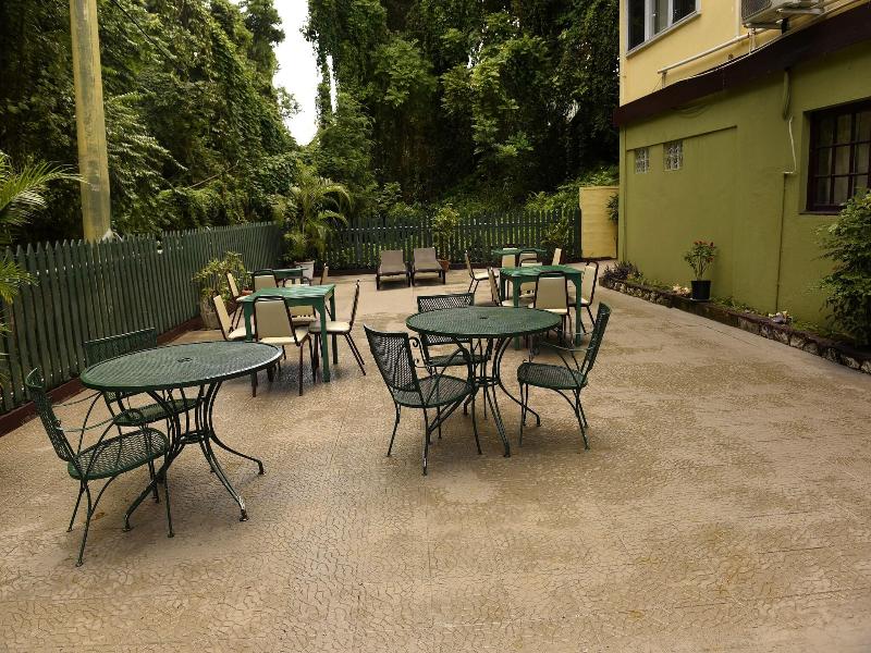 Pineapple Court Hotel image