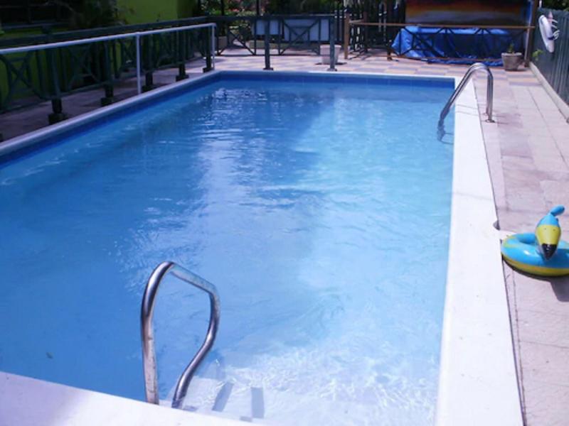 Pineapple Court Hotel image