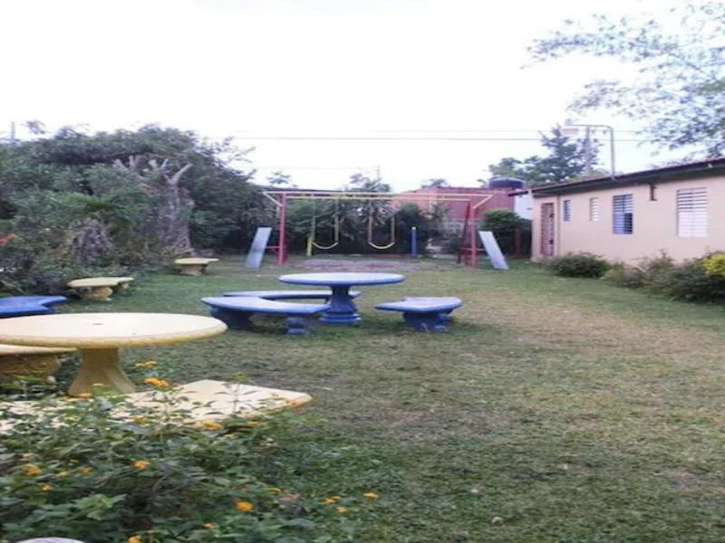 Pineapple Court Hotel image