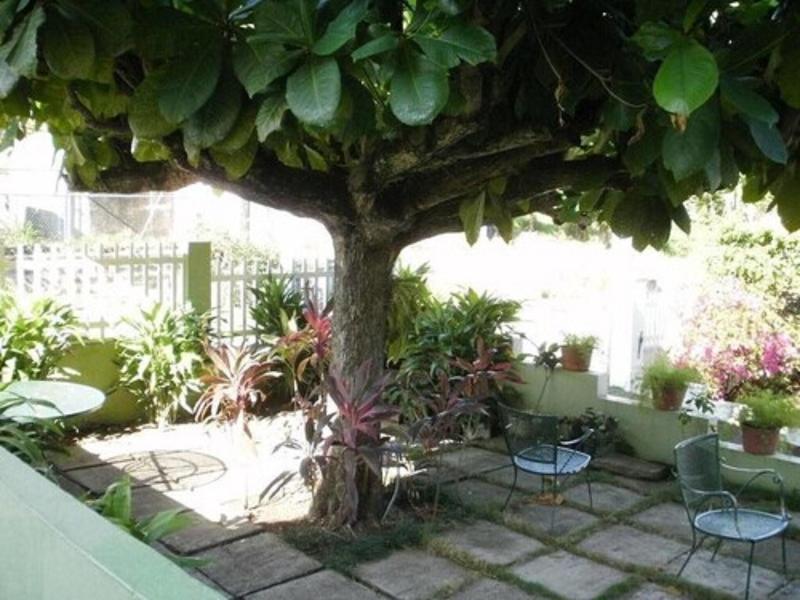 Pineapple Court Hotel image