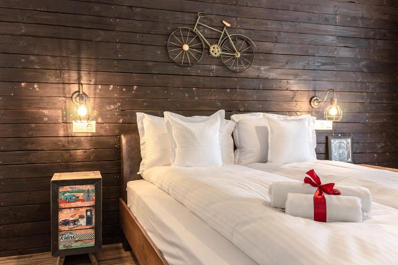 Ares Aparthotel