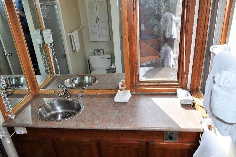 Tennis Townhome 2 Bed 2.5 Bath image