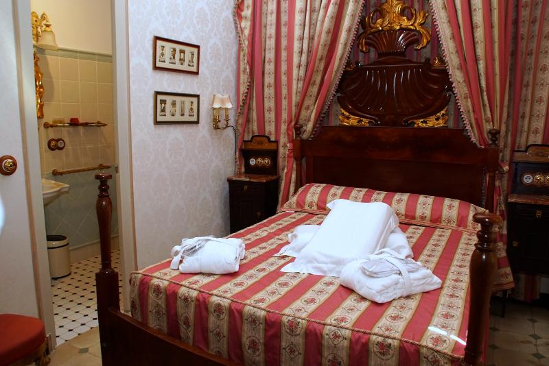 Sitges Royal Rooms image
