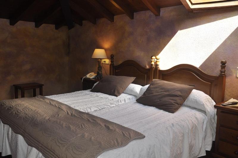 Hotel Peñalba image