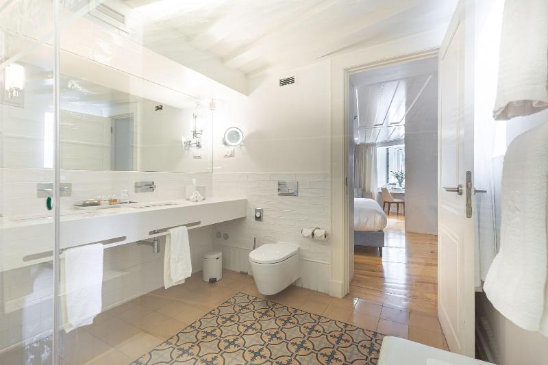 Stay in style at Santiago De Alfama - Boutique Hotel