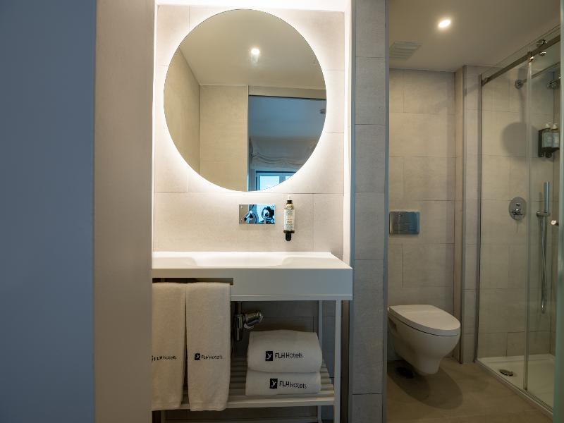 room detail thumbnail 2