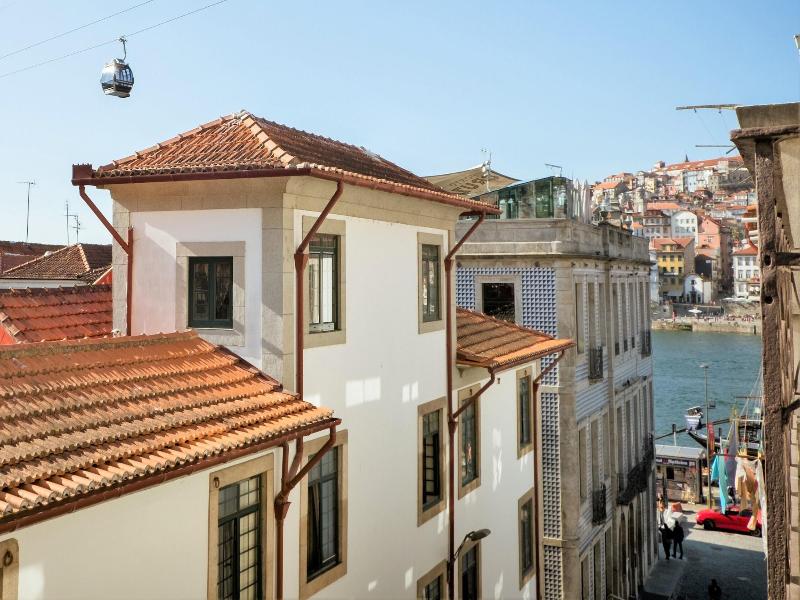 Porto Views & Wines by Porto City Hosts image