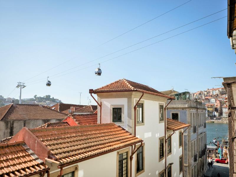 Porto Views & Wines by Porto City Hosts image