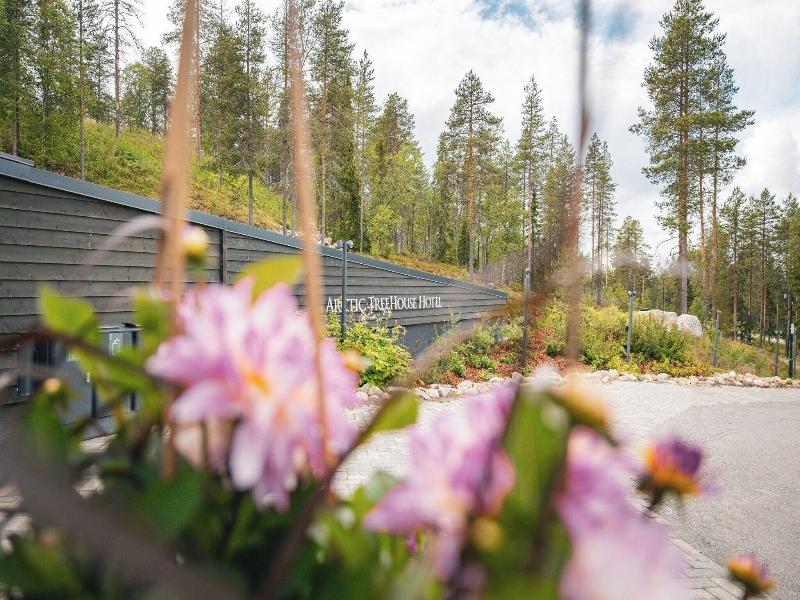 Arctic Treehouse Hotel image