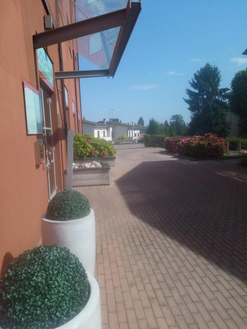 Vista Hotel & Residence image