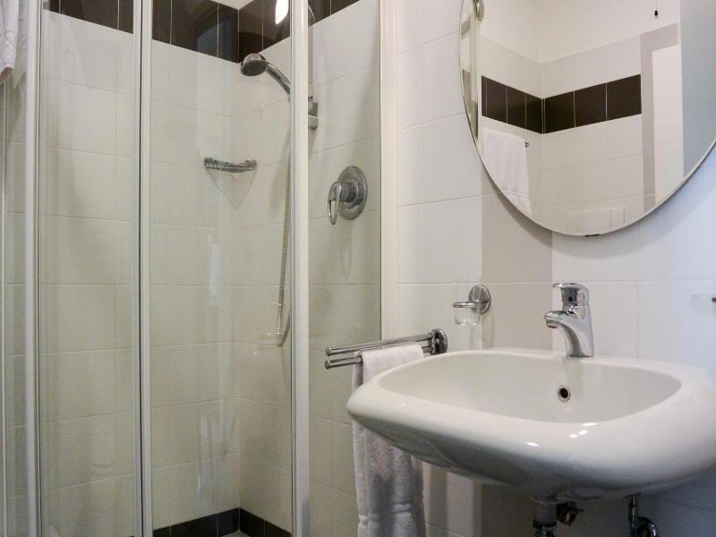 Vista Hotel & Residence image