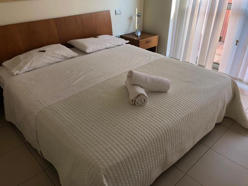 Vista Hotel & Residence image