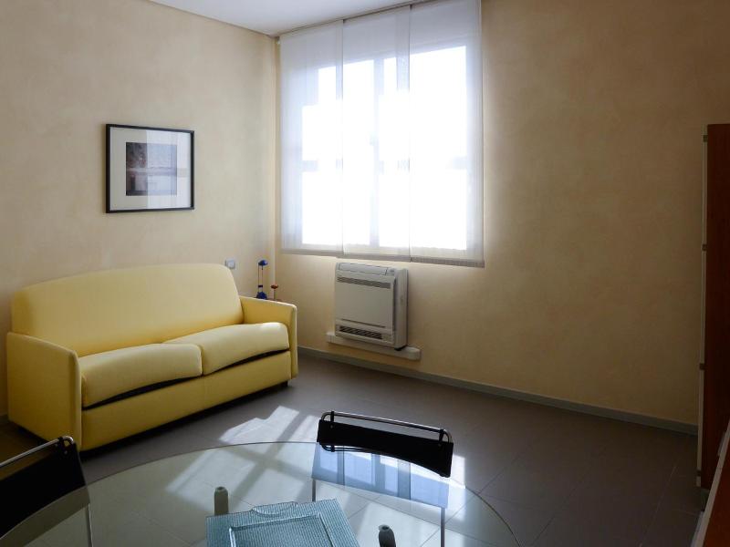 Vista Hotel & Residence image
