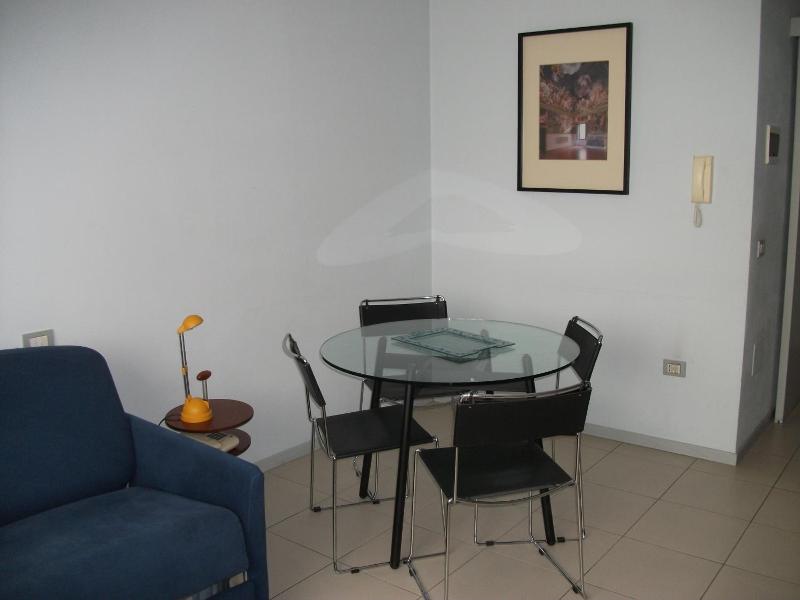 Vista Hotel & Residence image