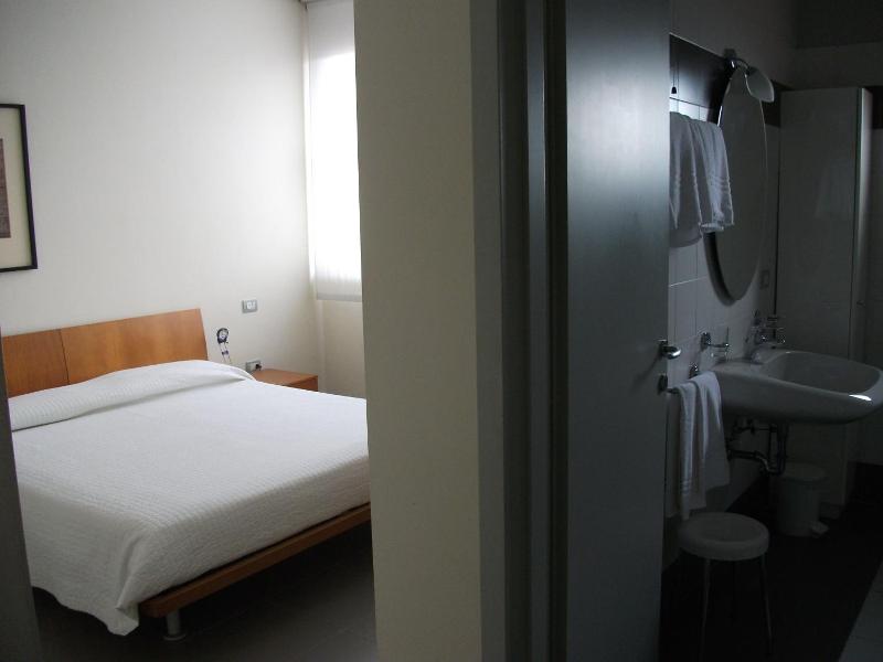 Vista Hotel & Residence image