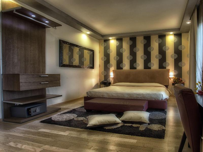 La Grotta Hotel image