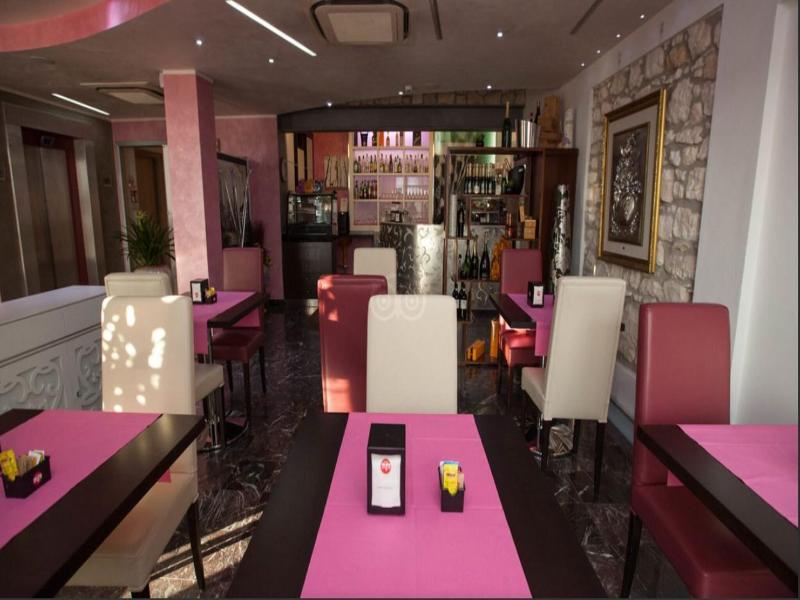 La Grotta Hotel image