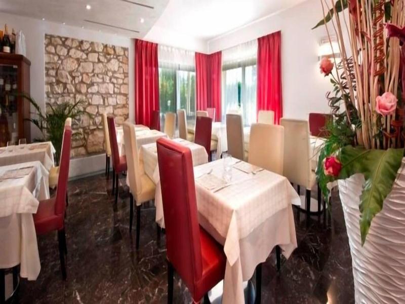La Grotta Hotel image