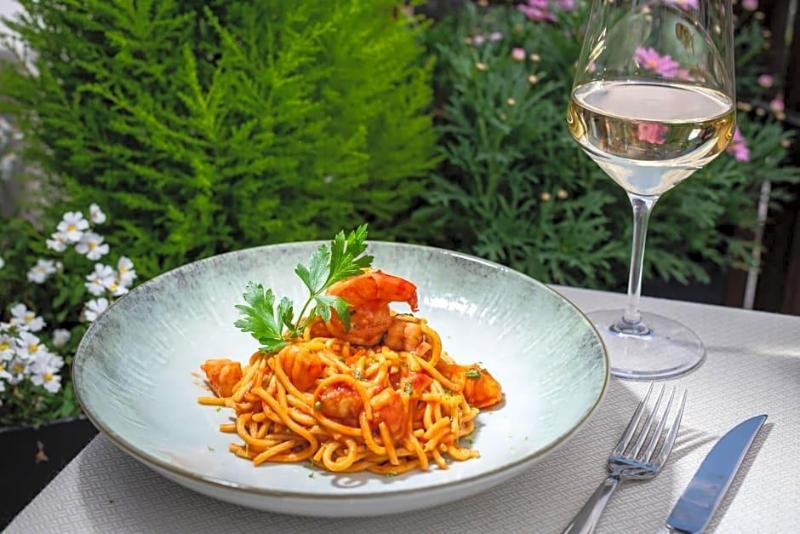 Hotel Residence Restaurant Mavie image